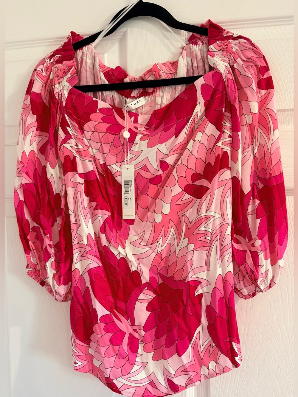 Trina Turk: Pink Floral Puff-Sleeve Women's Top + Shorts Set (2 pieces)